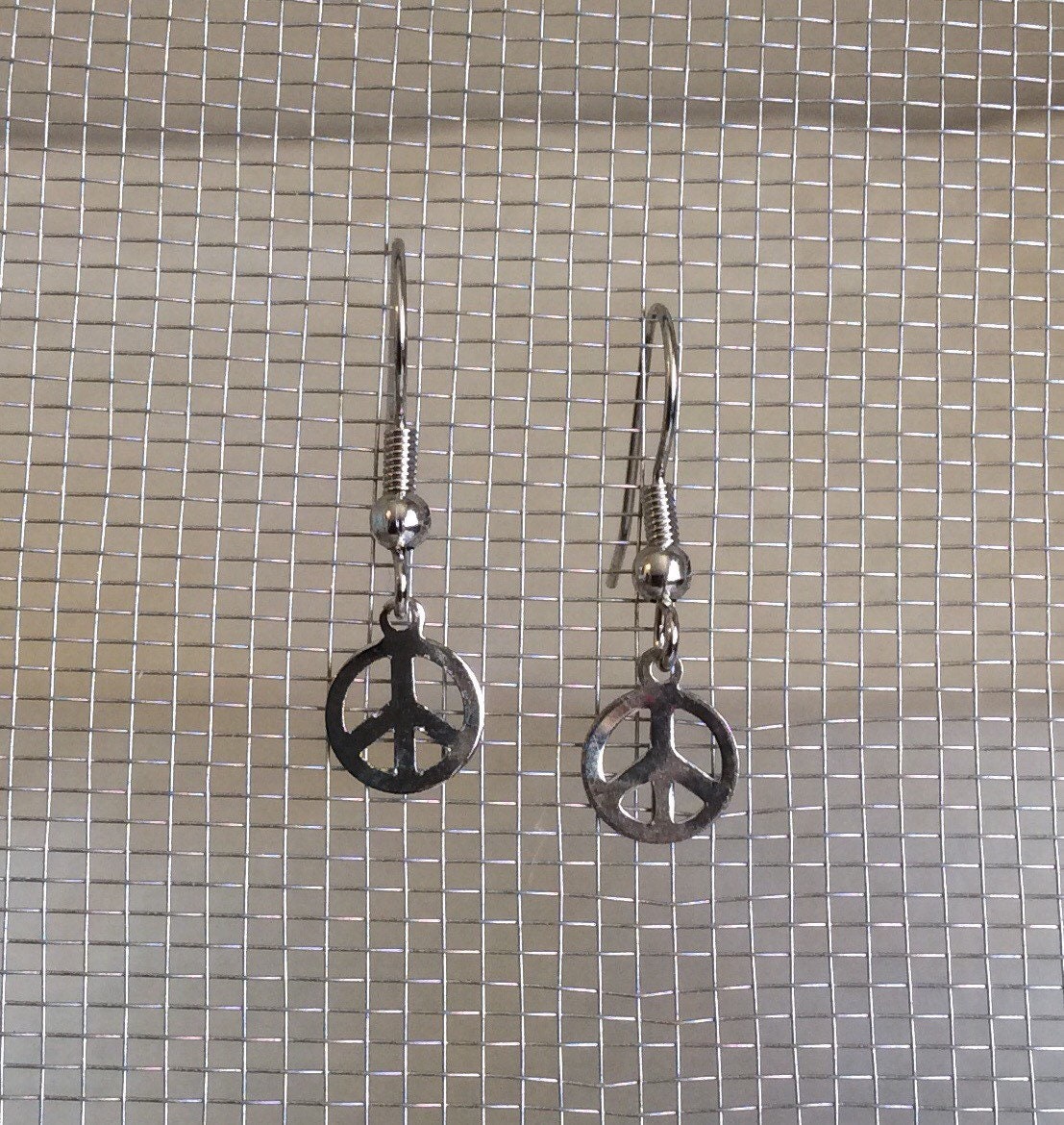 Peace Zeichen Ohrringe Peace Zeichen Ohrringe von KristisKreations13