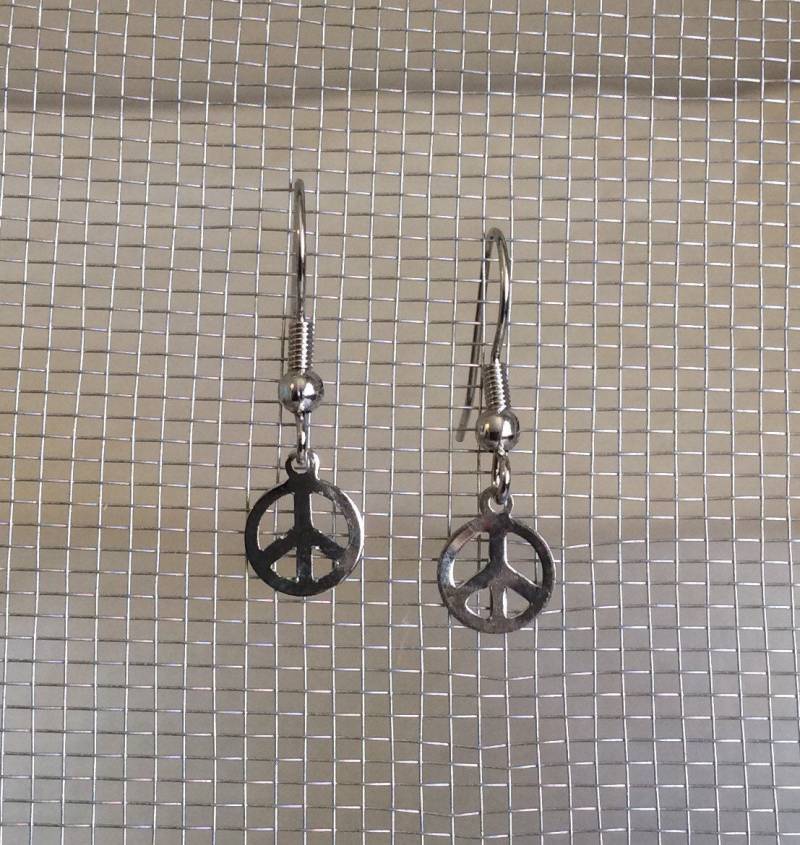 Peace Zeichen Ohrringe Peace Zeichen Ohrringe von KristisKreations13