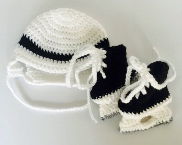 Baby Hockey Helm Und Schlittschuhe von KristizKrochet