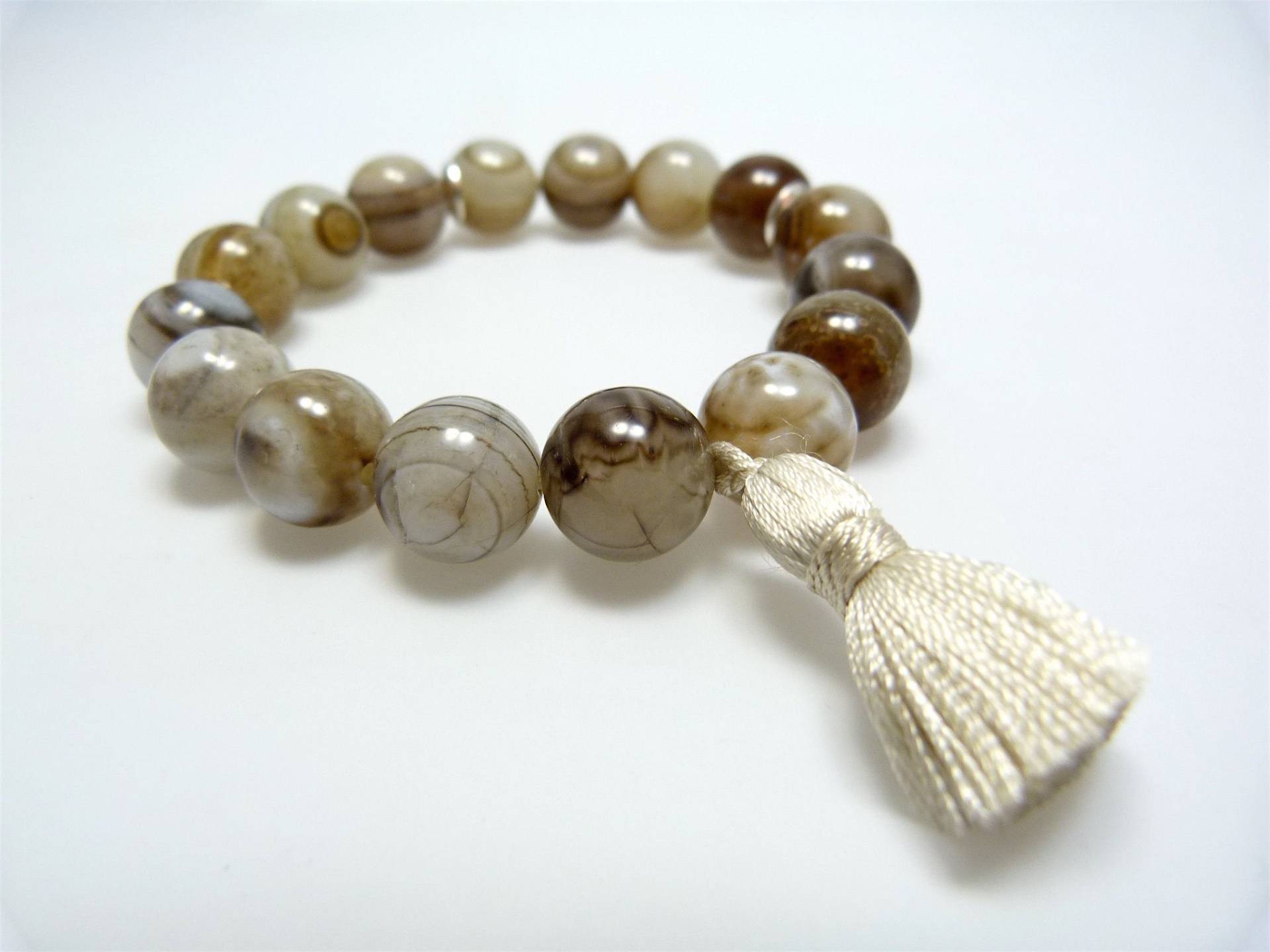 Armband Aus Augenachat Mit Baumwollquaste Und Perlenkappen Silber, Achatarmband, Quaste Weißer Baumwolle, Edelsteinarmband Armband Aus Augenachat Mit Baumwollquaste Und Perlenkappen Silber, Achatarmband, Quaste Weißer Baumwolle, Edelsteinarmband von KrisztinaSchmuck