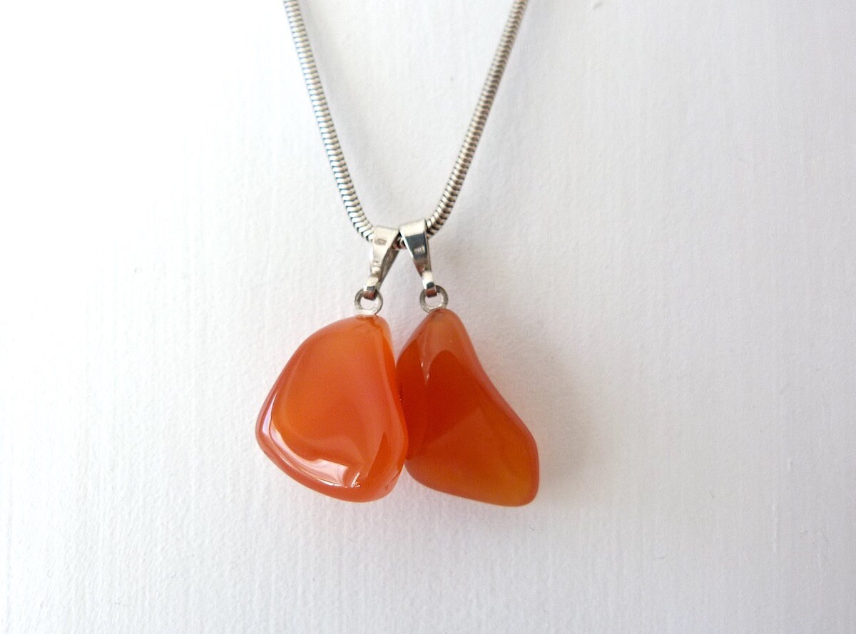 Kurze Halskette Aus Sterlingsilber Mit Zwei Anhängern Karneol, Karneolanhänger, Silberkette, Silberschmuck, Orangene Kurze Halskette Aus Sterlingsilber Mit Zwei Anhängern Karneol, Karneolanhänger, Silberkette, Silberschmuck, Orangene von KrisztinaSchmuck