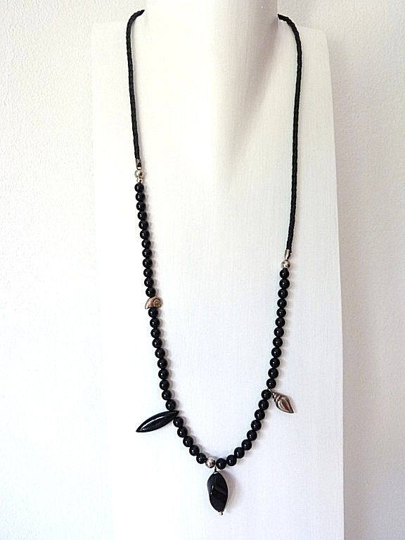 Lange Schwarze Halskette Aus Onyx, Lederband Und Silberelementen, Onyxhalskette, Geflochtene Lederkette, Geschenk Für Frauen, Schwarzer Onyx von KrisztinaSchmuck