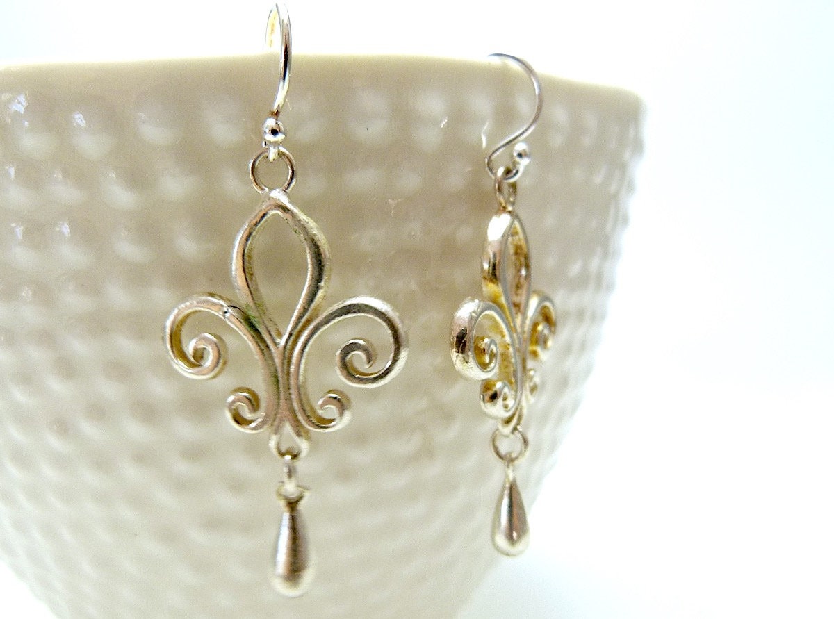 Silberohrringe, Ohrhänger Aus Sterlingsilber, Anjou-Lilie Silberohrringe, Ohrhänger Aus Sterlingsilber, Anjou-Lilie von KrisztinaSchmuck