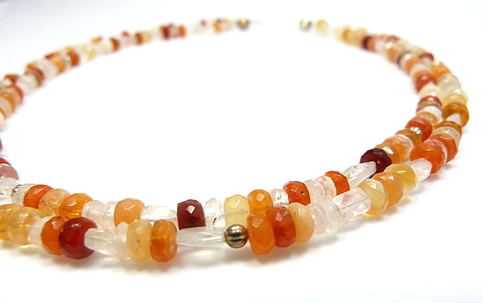 Zweireihige Halskette Aus Facettiertem Karneol, Bergkristall Und Mondstein Mit Silberkugeln, Zarte Halskette, Karneolkette, Edelsteinschmuck Zweireihige Halskette Aus Facettiertem Karneol, Bergkristall Und Mondstein Mit Silberkugeln, Zarte Halskette, Karneolkette, Edelsteinschmuck von KrisztinaSchmuck