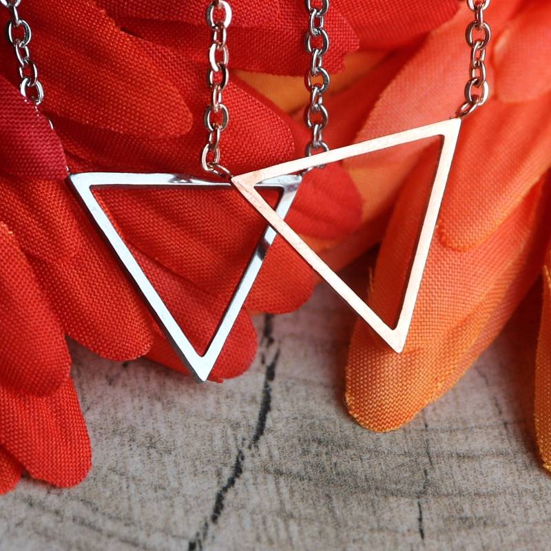 Anhänger Silber Oder Rosegold | Triangel Mit Kette Aus Edelstahl 40 - 47cm Lang Filigran Nickelfrei Anhänger Silber Oder Rosegold | Triangel Mit Kette Aus Edelstahl 40 - 47cm Lang Filigran Nickelfrei von Krivej