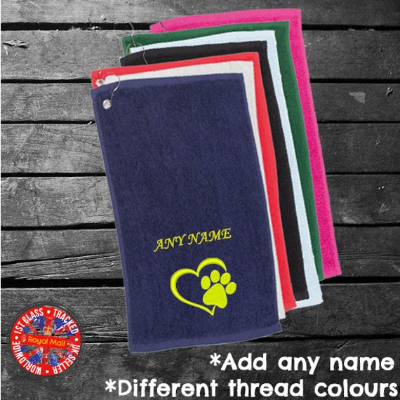 Hund Zu Fuß Handtuch Haustiere Personalisierte Bestickt Tournemant Väter Tag Muttertag Geburtstagsgeschenk Unisex von KronviDesignsCouture