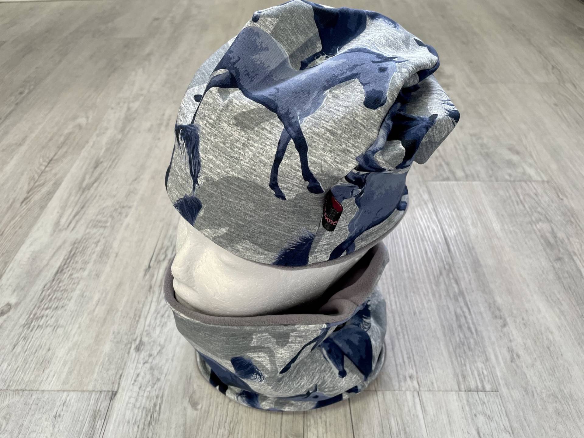 Fleece Loop Schal Loopschal Halssocke Beanie Mütze Benaiemütze Motiv Pferde Pferd von KruemelsAtelier