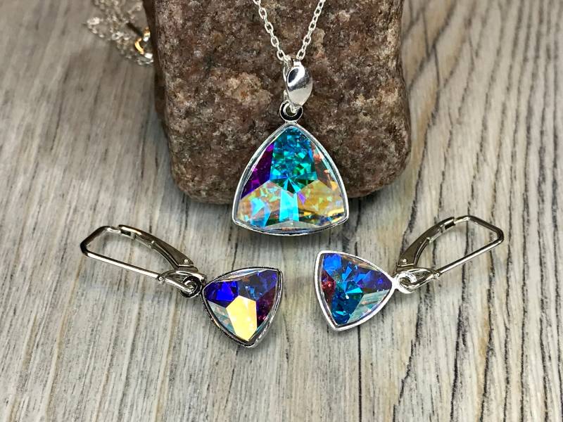 Silber Swarovski Kristall Triangle Kaleidoscope Verziert Mit Kette Ohrstecker Ohrhänger 925 Sterling Ohrringe Aurore Boreale von KruemelsAtelier