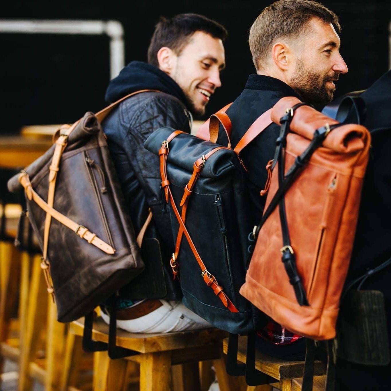 Personalisierter Lederrucksack Für Männer Roll Top Rucksack Laptop Und Tablet Pendler Vatertagsgeschenk von KrukGarageAtelier