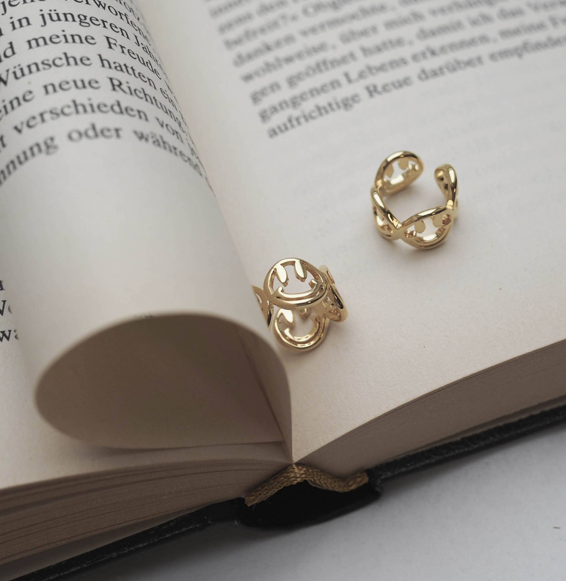 Earcuff Smile Gold/Vergoldeter Ohrring Ohrklemme Ear Cuff Earcuff Smile Gold/Vergoldeter Ohrring Ohrklemme Ear Cuff von KruthDesign