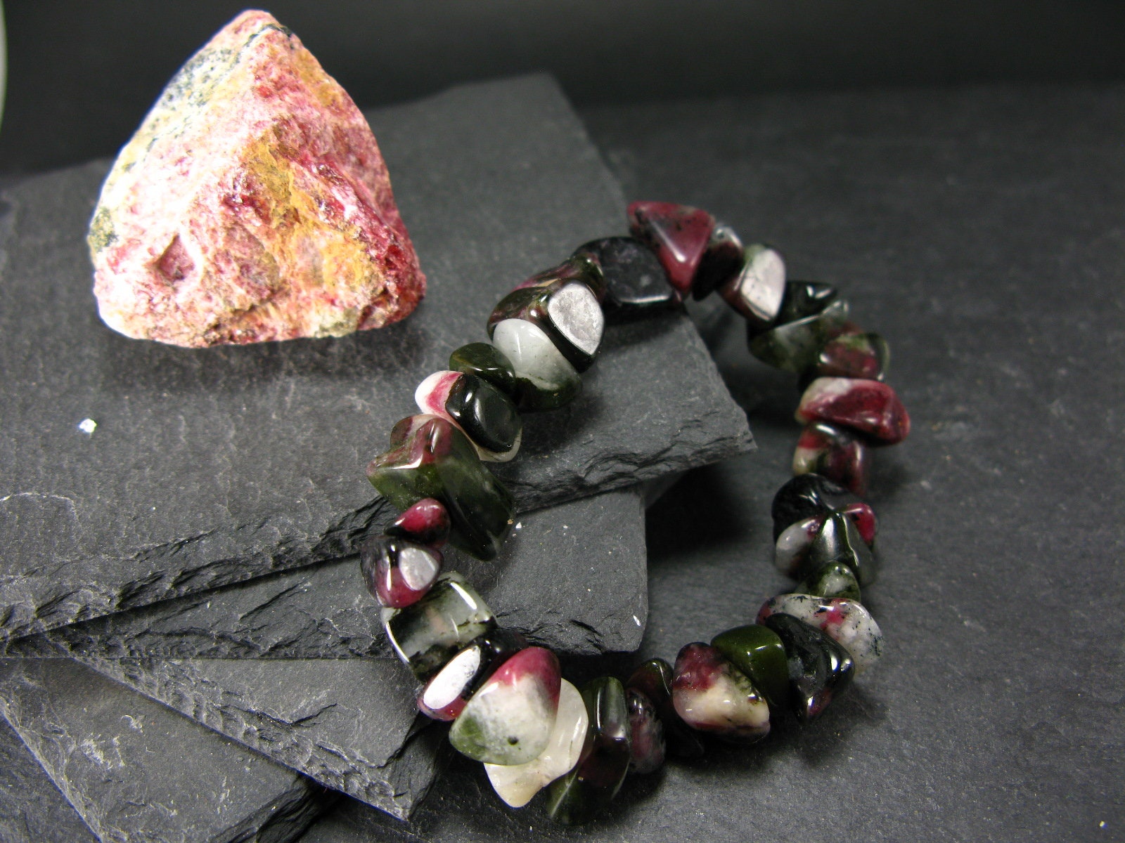 Eudyalit Eudialyt Echtes Armband ~ 12mm Trommelperlen von KrystalBracelet