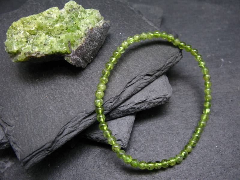 Peridot Echtes Armband ~ 7 Zoll 4 Mm Runde Perlen von KrystalBracelet