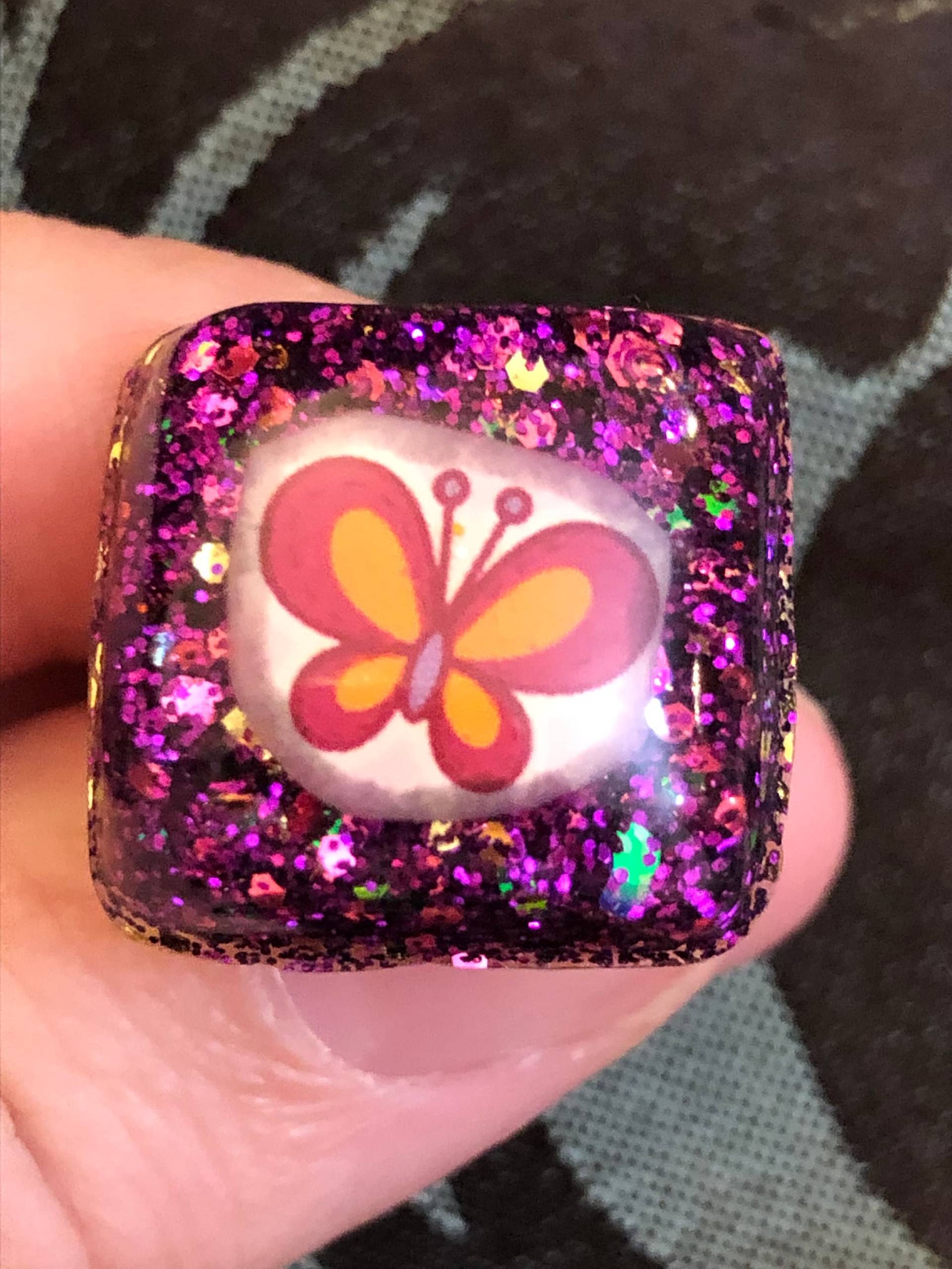 Lila Schmetterlings-Harzring Lila Schmetterlings-Harzring von KrystalGifts