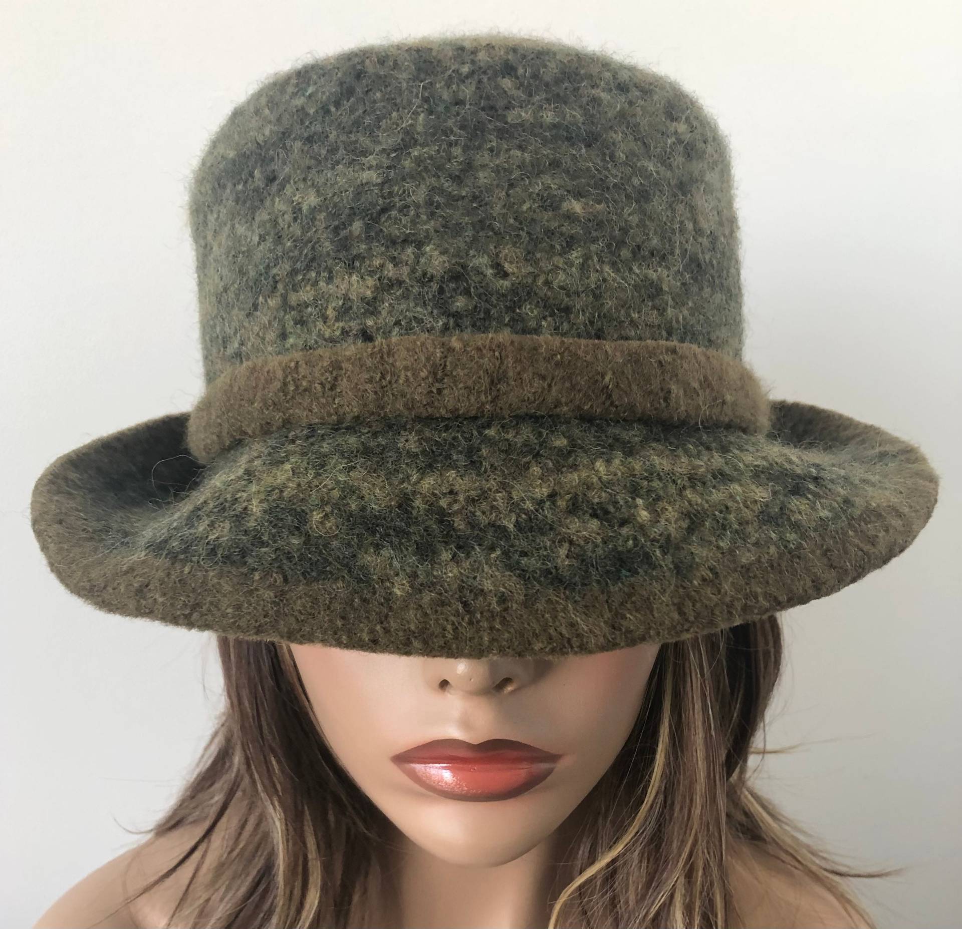 Tweed Wolle Cloche Hut, Gefilzter Wollhut, Damen Winter Ihre Farbe Und Größe von KrystalaJoy