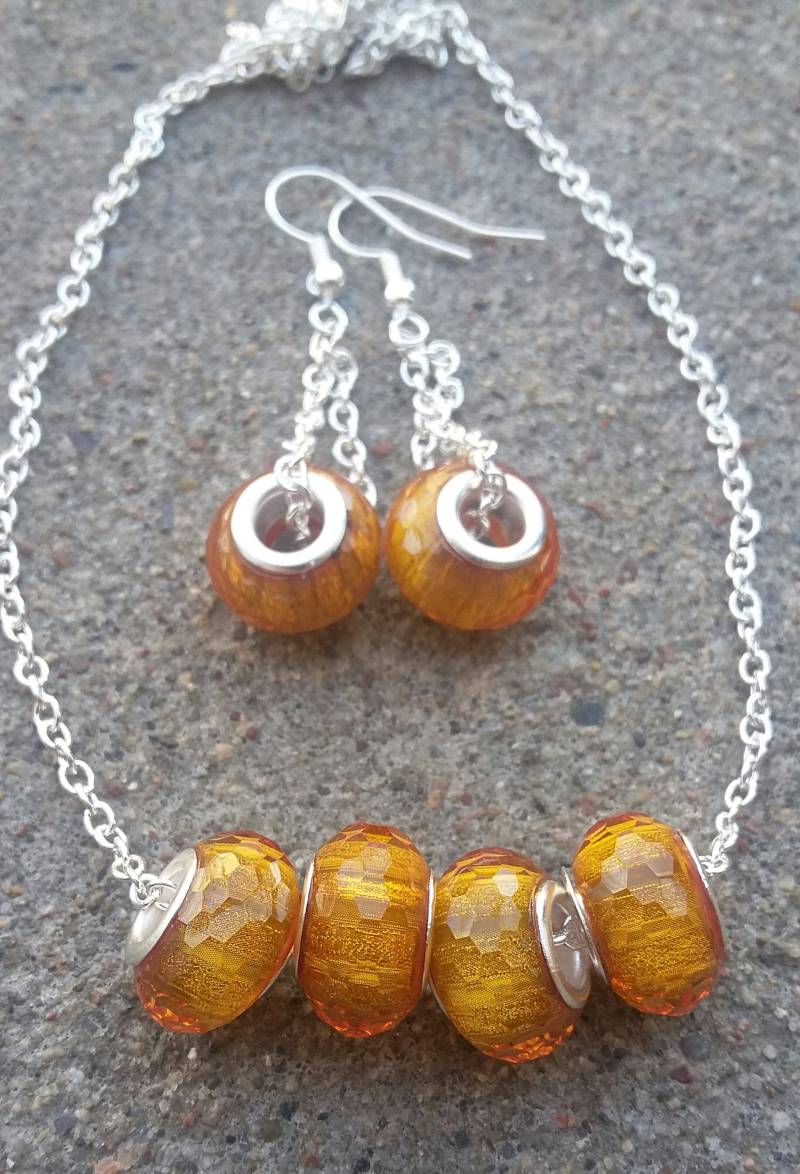 Bernstein Orange Lampwork Bead Schmuck Set, Versilberte Kette von KrystalineElegance