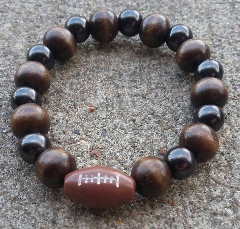 Fußball Perlenarmband, Schwarzes Glas & Holz Stretch Schmuck von KrystalineElegance