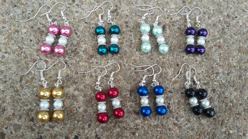 Glasperlen-Tropfen, Silberhaken, Bunte Ohrhänger von KrystalineElegance