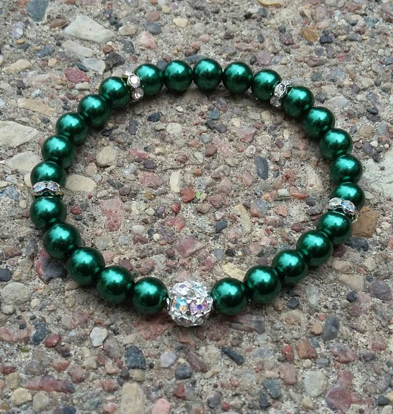 Grüne Glasperlen Stretch Armband, Strass Akzente von KrystalineElegance