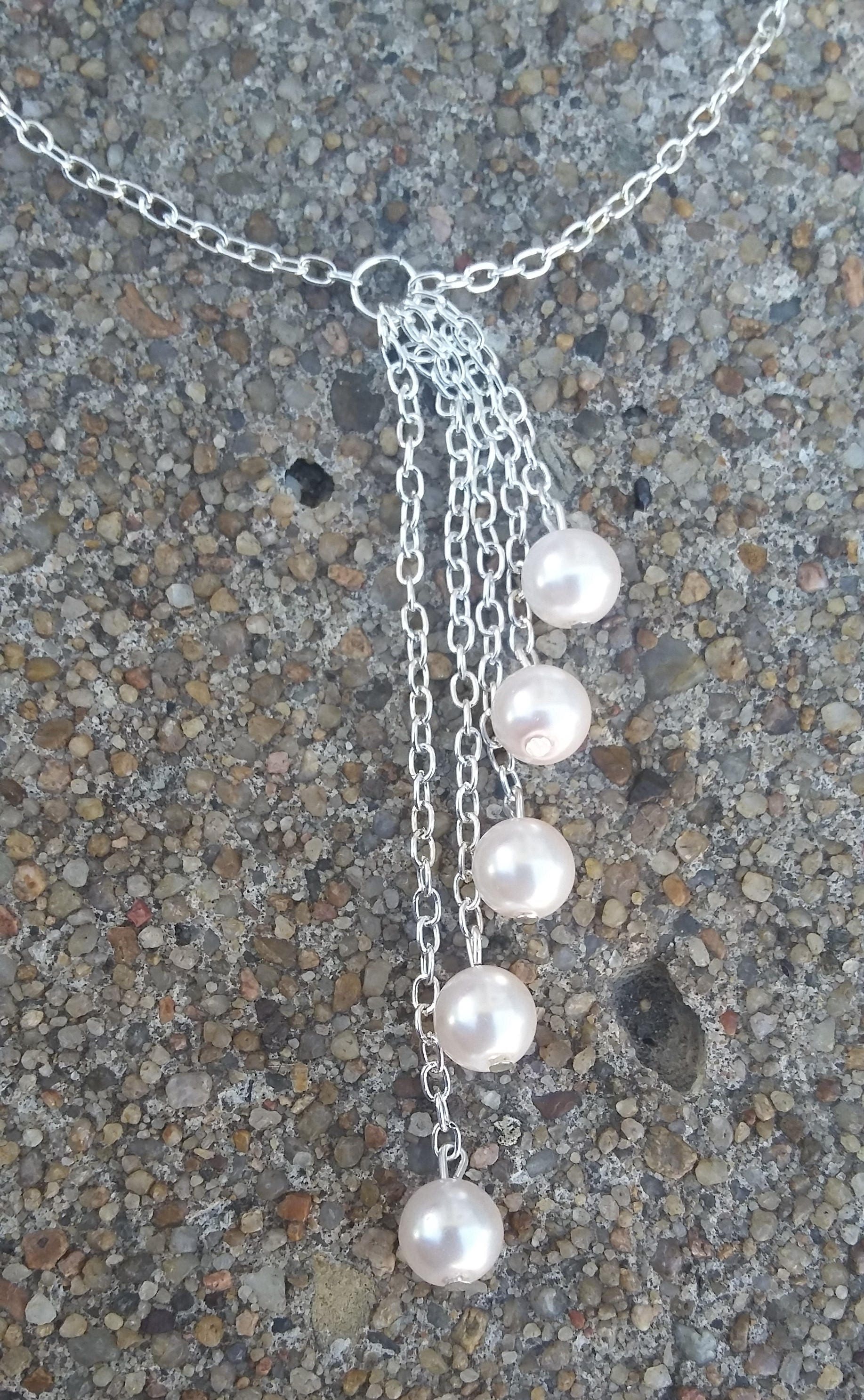 Handgemachte Blass Rosa Lariat Halskette, Silber Kette Y Tropfen von KrystalineElegance