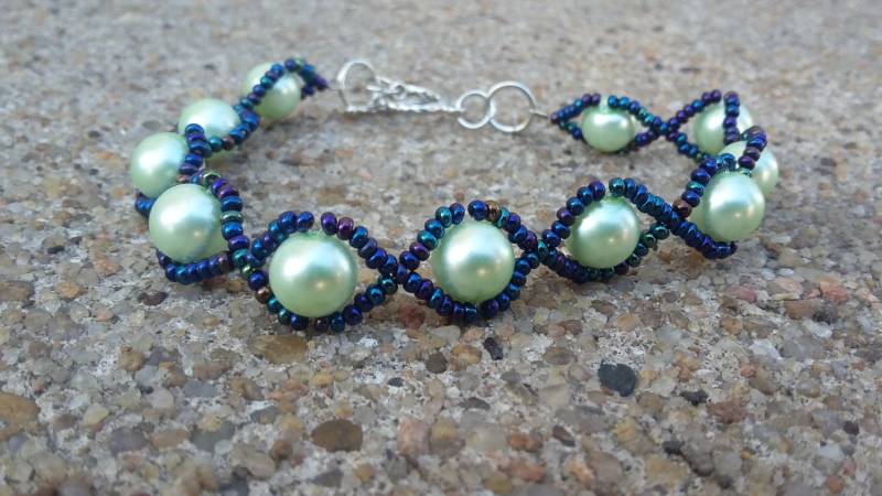 Mint Grün Perlen Armband, Metallic Blau Samen Perlen, Handgemachter Schmuck von KrystalineElegance