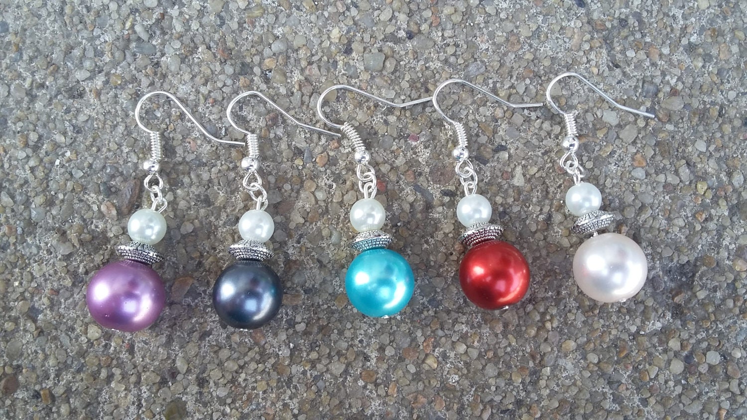 Perlenohrringe, Versilbert, Lebendige Farben von KrystalineElegance