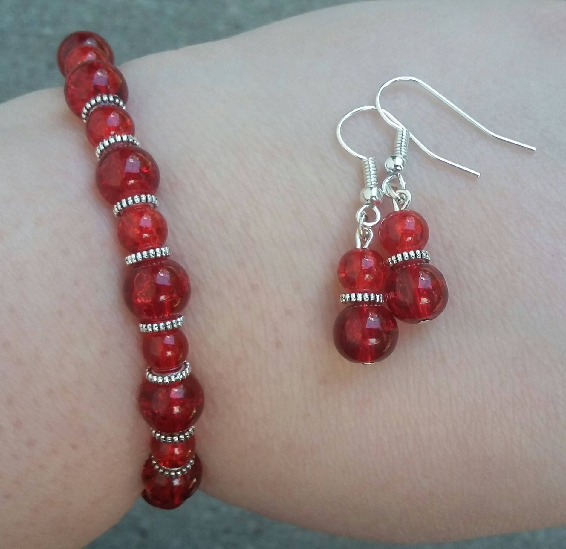 Rote Krakelierte Glasperlen-Schmucksachen, Feiertags-Ohrring-Armband von KrystalineElegance