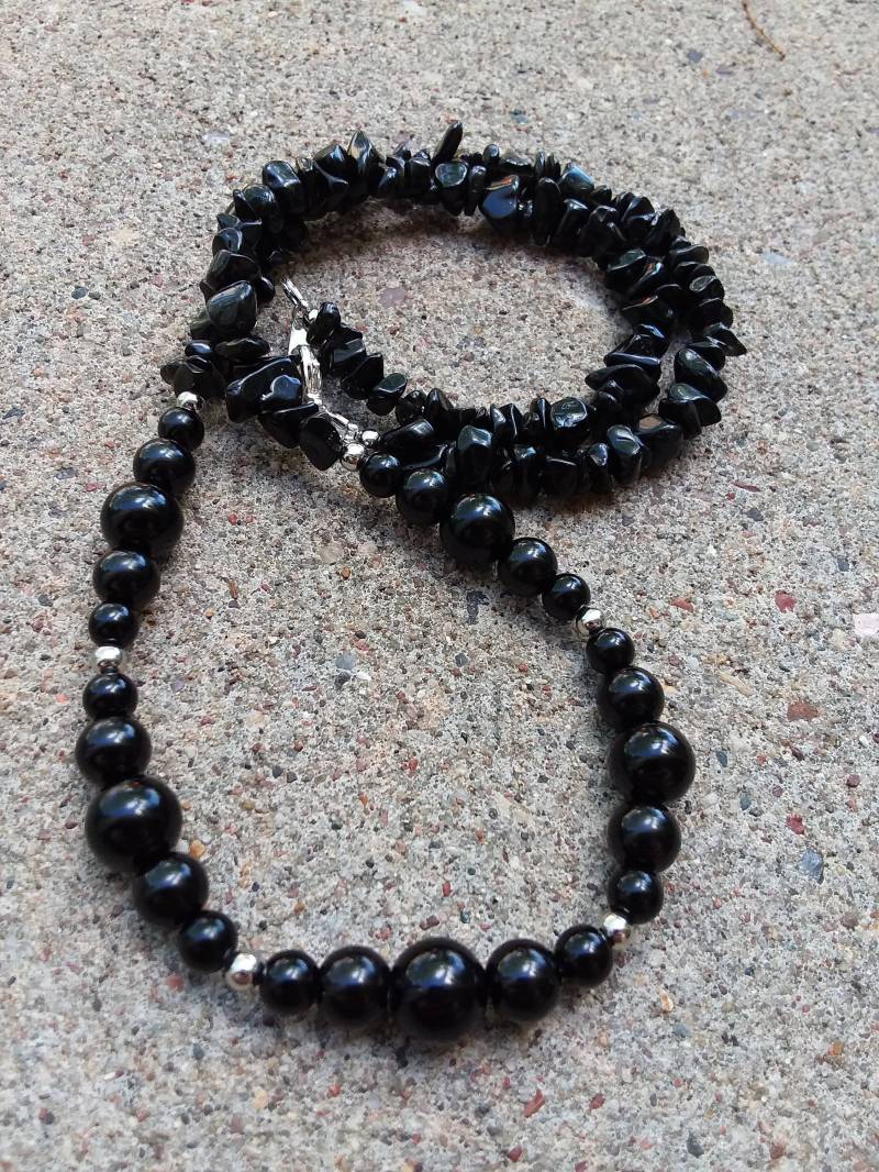 Schwarz Perlen & Obsidian Edelstein Splitter Halskette, 56cm Verschluss von KrystalineElegance