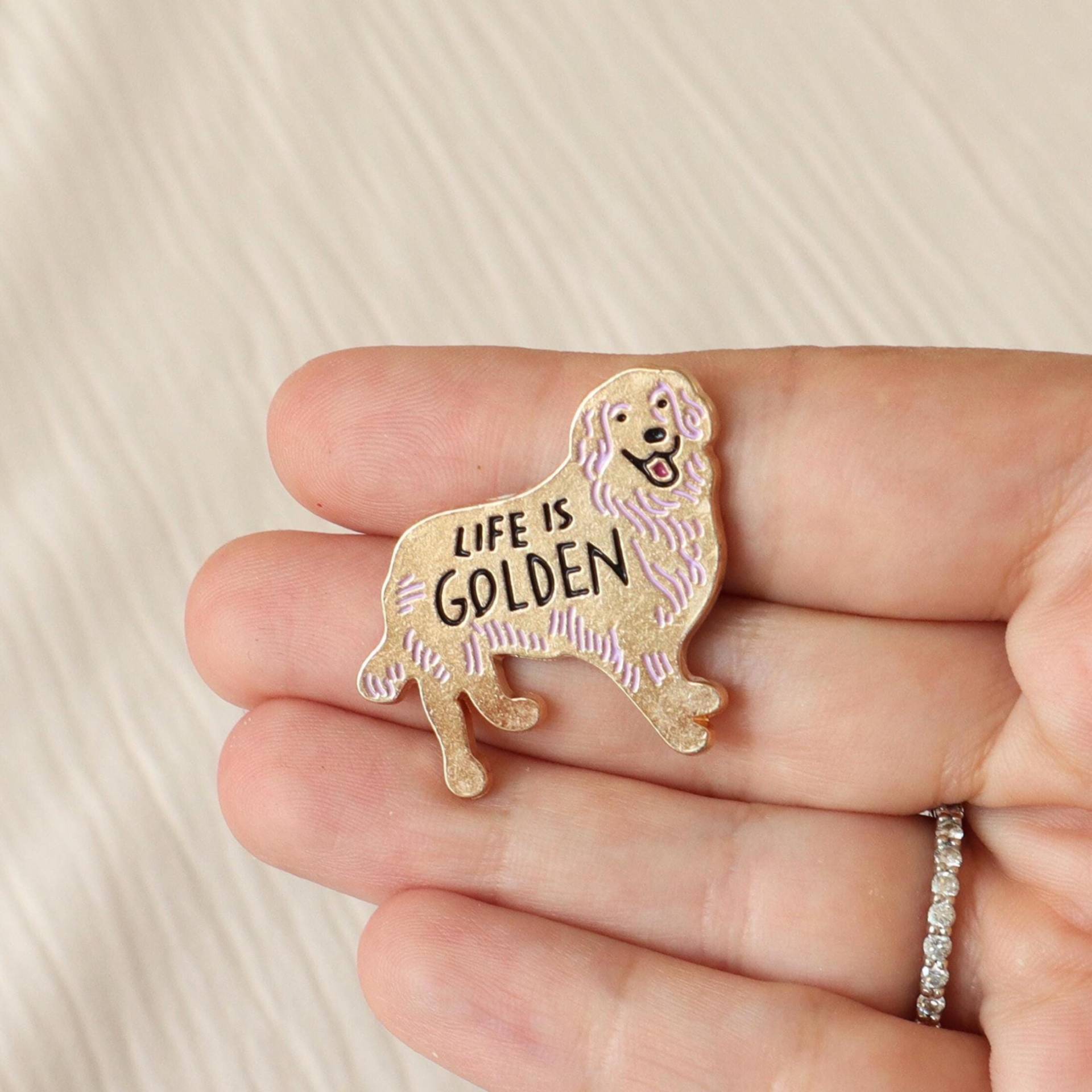 Hund Emaille Pin Golden Retriever Brosche Perfektes Geschenk Für Dog Besitzer Rucksäcke Jacken Taschen Accessoire Niedliches Kleines Unter 10 Hund Emaille Pin Golden Retriever Brosche Perfektes Geschenk Für Dog Besitzer Rucksäcke Jacken Taschen Accessoire Niedliches Kleines Unter 10 von Kscrafthouseofficial