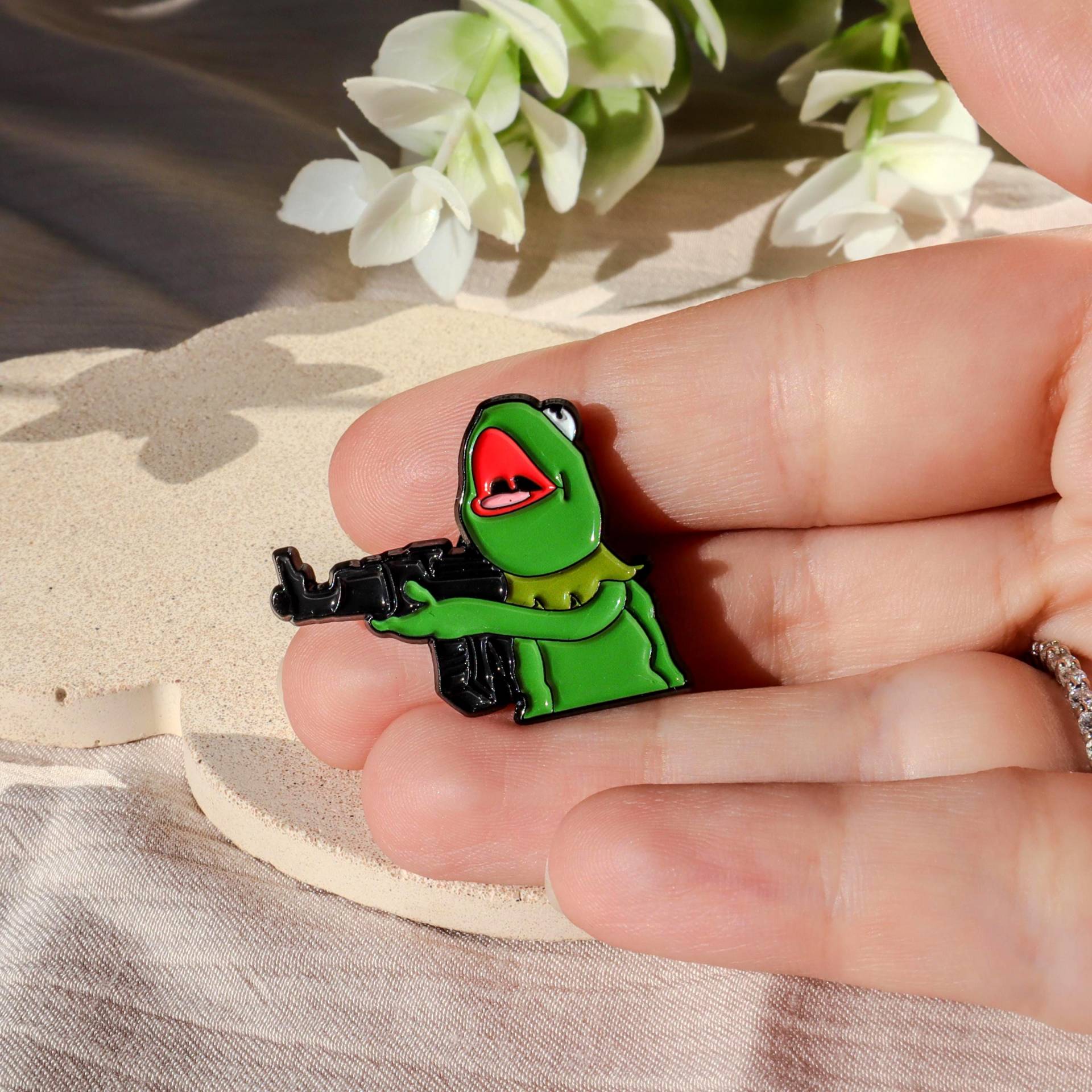 Lustiger Emaille Pin Frosch Schrullig Anstecker Niedliche Brosche Schmuck Einzigartiges Tier Geschenk Für Sammler Unter 10 Lustiger Emaille Pin Frosch Schrullig Anstecker Niedliche Brosche Schmuck Einzigartiges Tier Geschenk Für Sammler Unter 10 von Kscrafthouseofficial