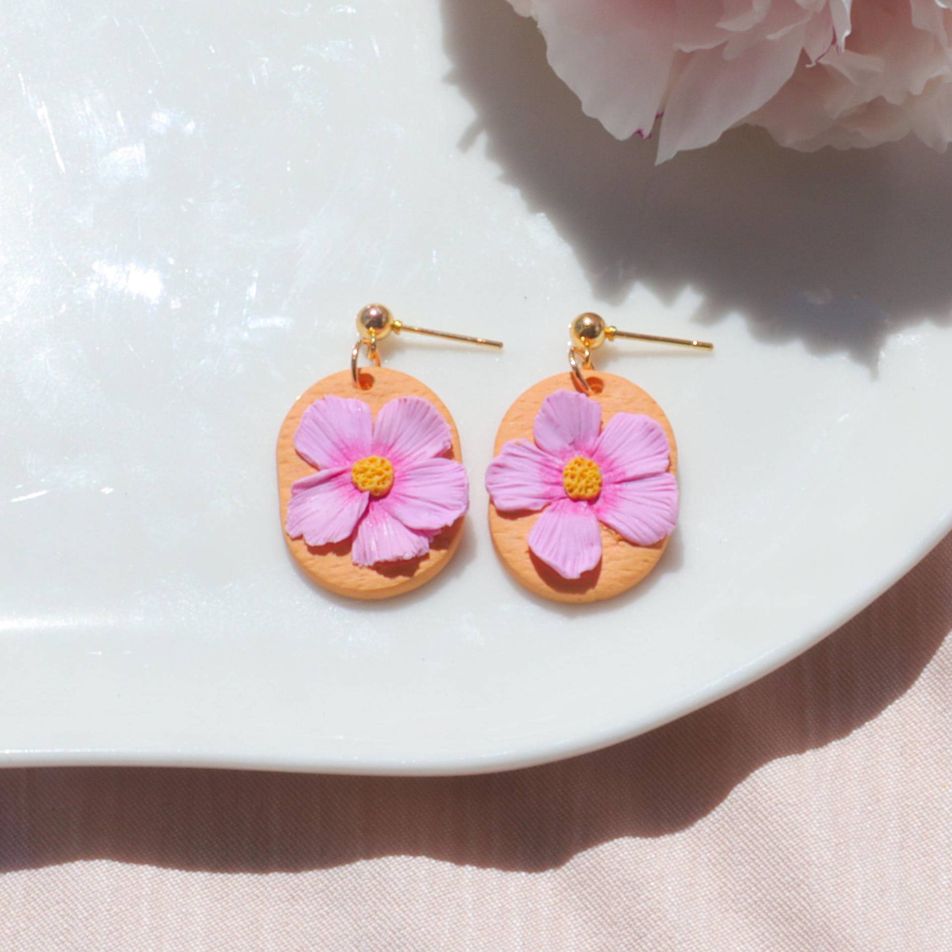 Oktober Geburt Blume Ohrringe Handgemachte Schmuckkörbchen Schmuck Polymer Clay Floral Geschenk Für Ihren Geburtstag Blumenliebhaber Oktober Geburt Blume Ohrringe Handgemachte Schmuckkörbchen Schmuck Polymer Clay Floral Geschenk Für Ihren Geburtstag Blumenliebhaber von Kscrafthouseofficial