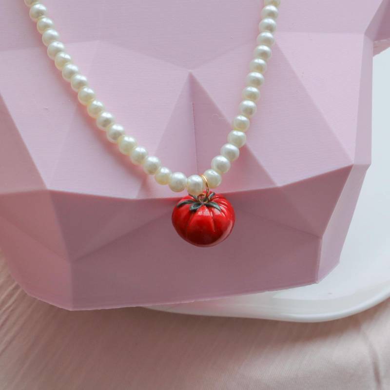 Süßwasserperle Halskette Mit Tomate Charm - Kitsch Obst Anhänger Essen Schmuck Süßwasserperle Halskette Mit Tomate Charm - Kitsch Obst Anhänger Essen Schmuck von Kscrafthouseofficial
