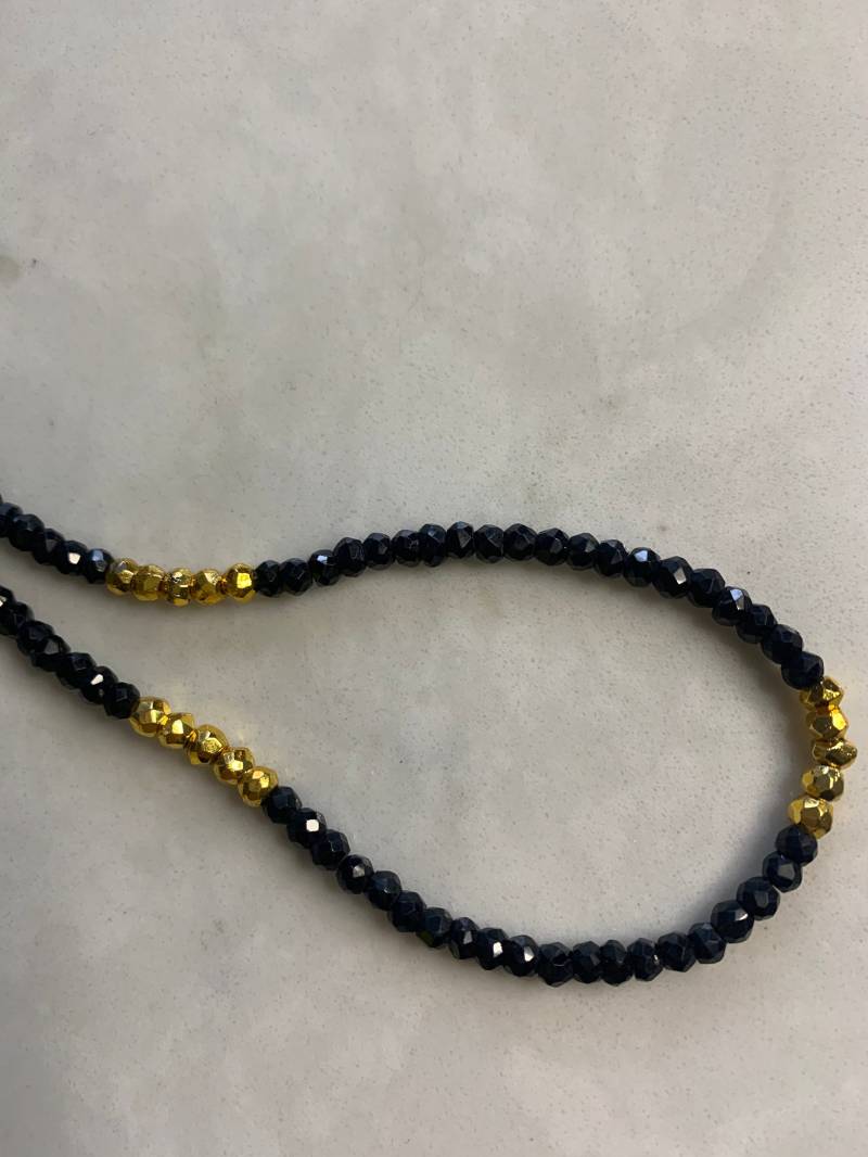 Lange 50cm Schwarze Obsidian Halbedelstein Perle Und Vergoldete Perlenkette von Kuati