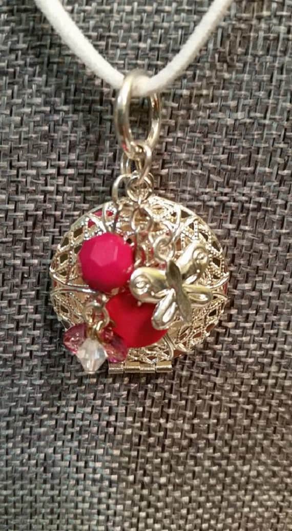 Mädchen-Medaillon Mit Schmetterling Charm von KublyCreations