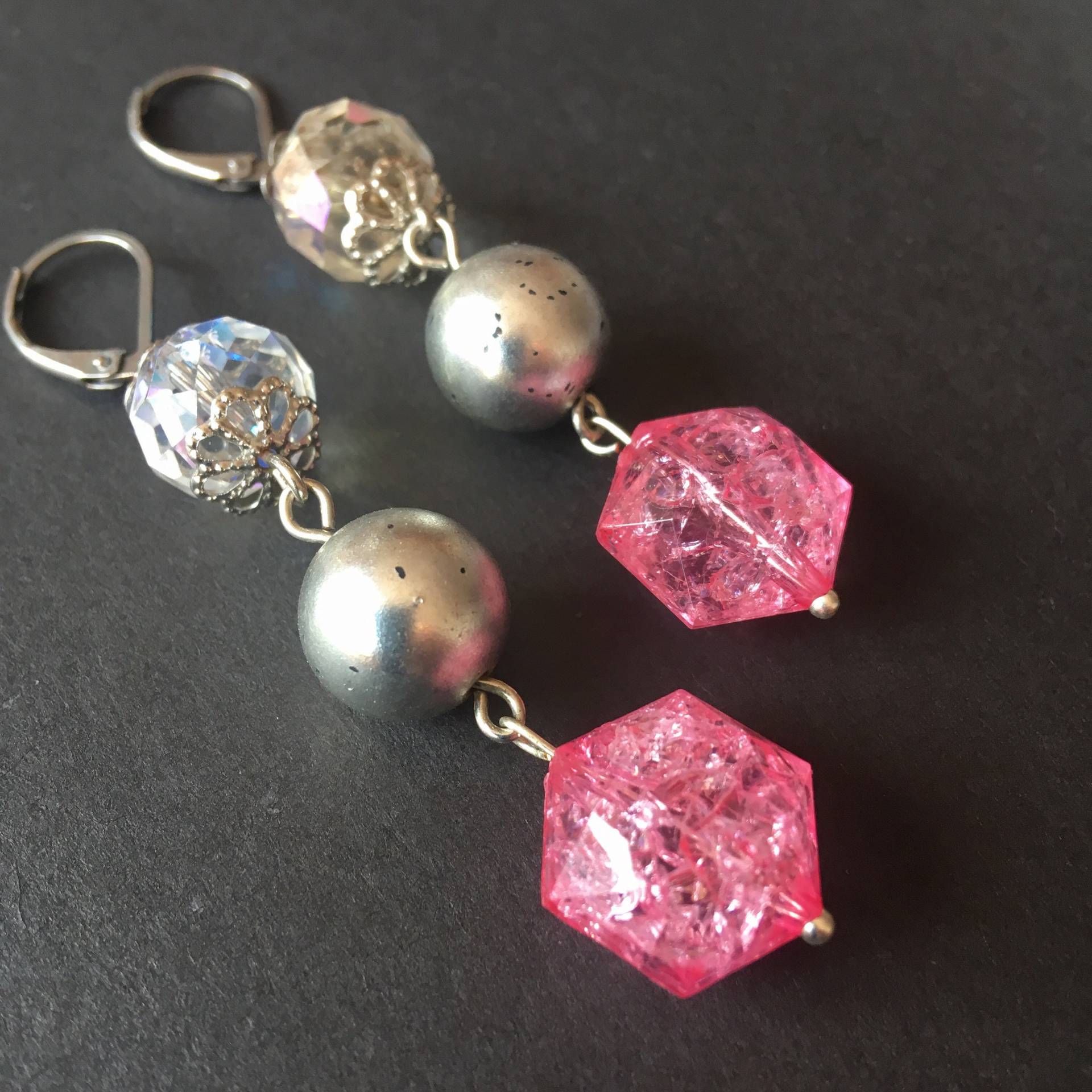 Silber Und Rosa Ohrringe, Recycelte Baumeln Tropfen Perlen, Vintage Schmuck, Nachhaltiger Schmuck Silber Und Rosa Ohrringe, Recycelte Baumeln Tropfen Perlen, Vintage Schmuck, Nachhaltiger Schmuck von KucharkaZen