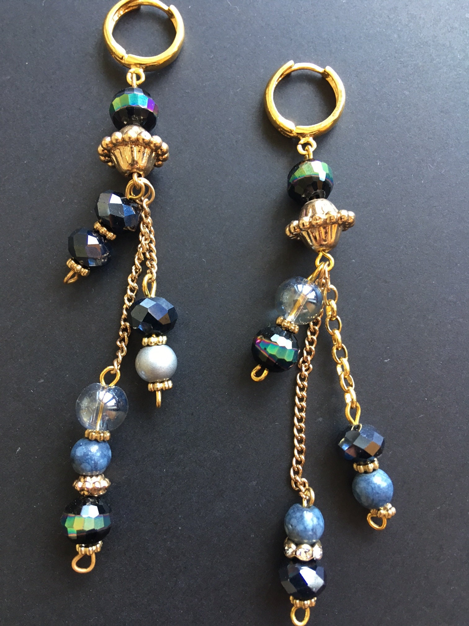 stilvolle Ohrringe, Recycelte Goldene Und Schwarze Ohrhänger, Kettenohrringe, Nachhaltige Mode, Wiederverwendet stilvolle Ohrringe, Recycelte Goldene Und Schwarze Ohrhänger, Kettenohrringe, Nachhaltige Mode, Wiederverwendet von KucharkaZen