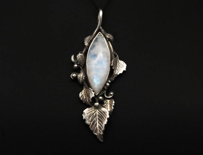 Birken Blatt Anhänger Mit Regenbogen Mondstein, Sterling Silber 925, Unikat Handgefertigt Birken Blatt Anhänger Mit Regenbogen Mondstein, Sterling Silber 925, Unikat Handgefertigt von KudawPellu