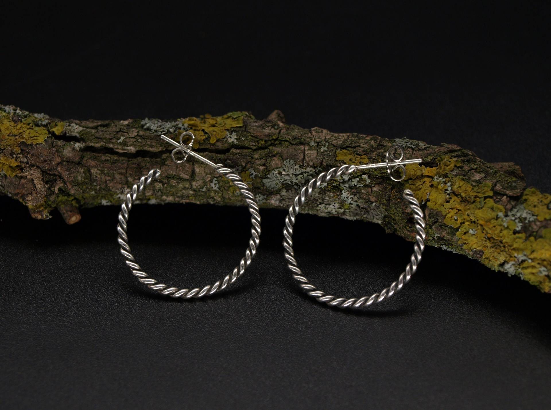 Creolen 26mm , Sterling Silber 925 Hoops Gedreht Und Teilweise Geschwärzt, Handgefertigt, Geschenk Für Sie Ihn von KudawPellu