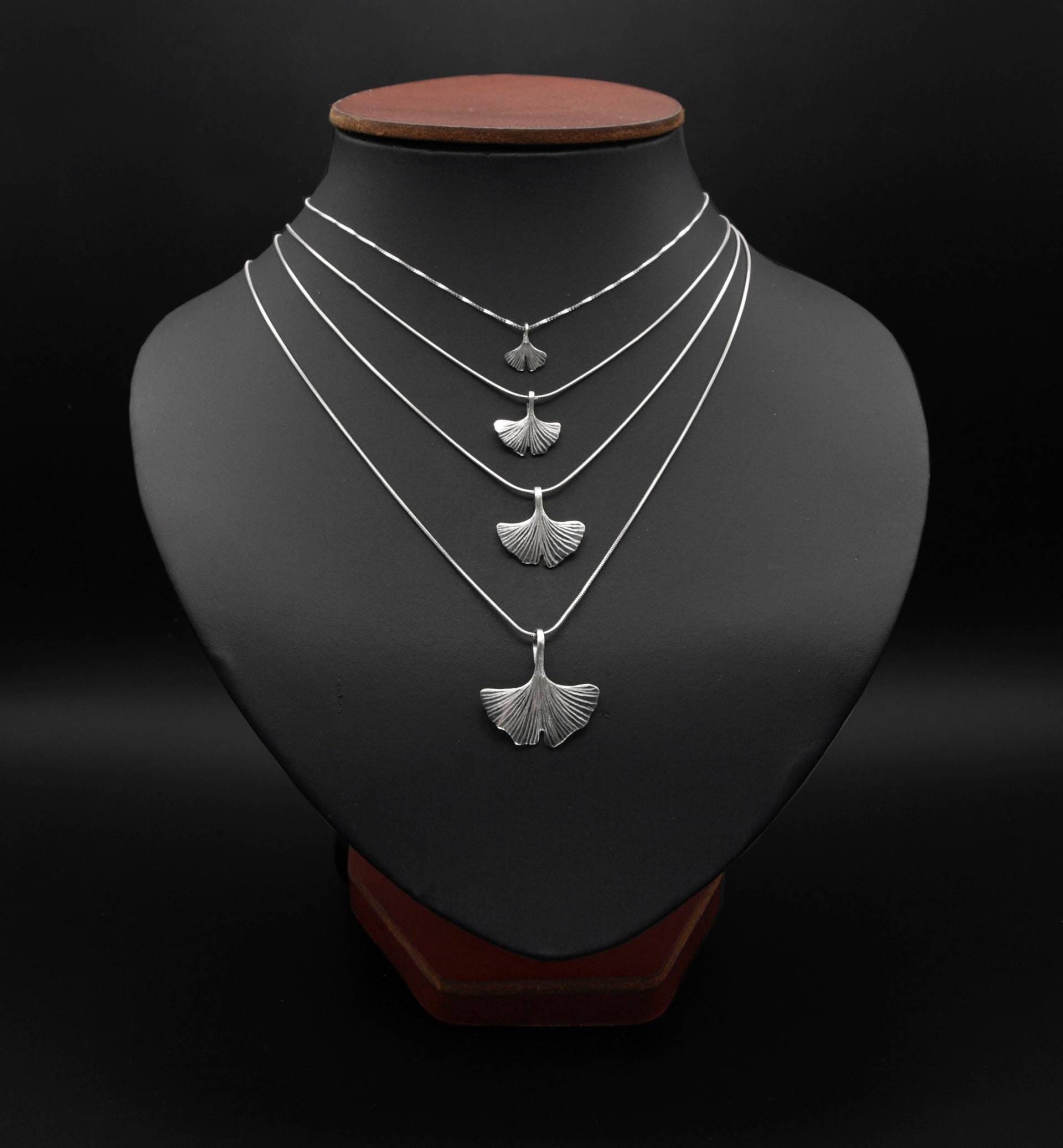 Ginkgo Blatt Anhänger Mit Kette, Sterlingsilber 925, Handgefertigt in Deutschland von KudawPellu