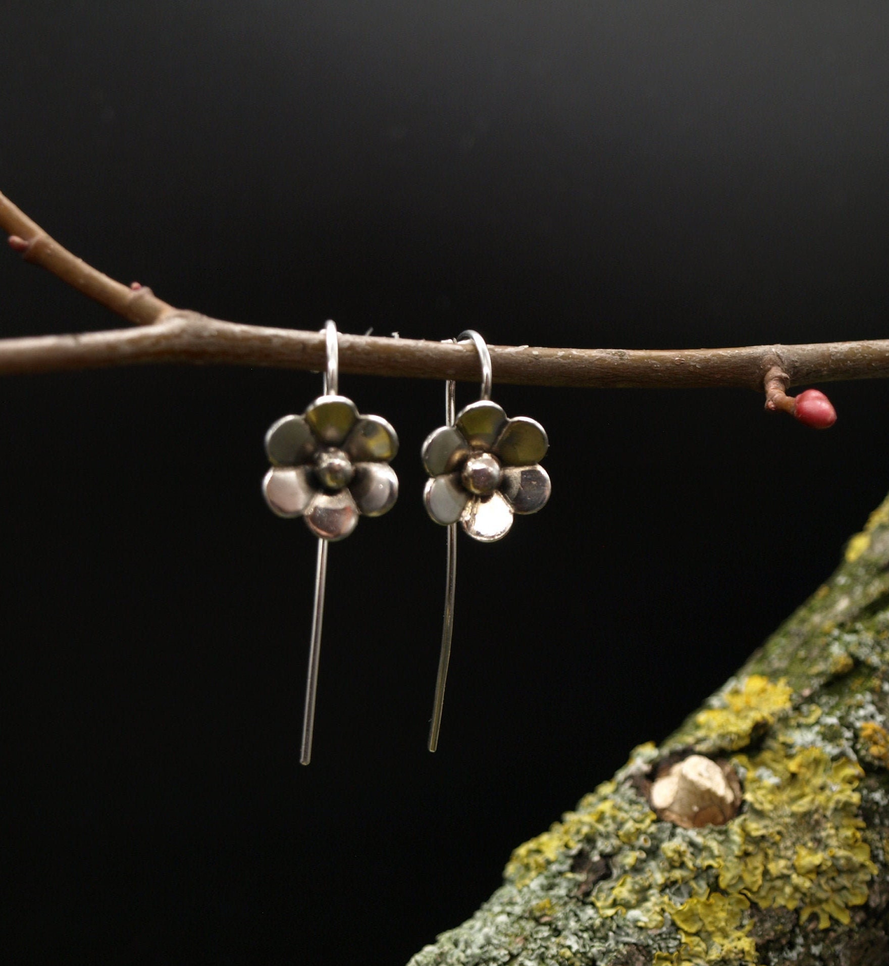 Kleine Blüten Ohrringe, Blumenohrringe, Zierliche Ohrhänger, Sterling Silber 925, Geschenk Für Sie von KudawPellu