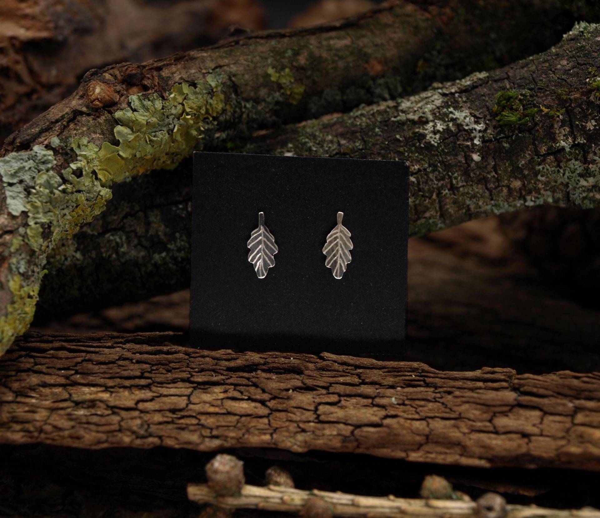 Kleine Eichen Blatt Ohrstecker, Sterlingsilber, Handgefertigt in Deutschland, Geschenk Naturliebhaber von KudawPellu