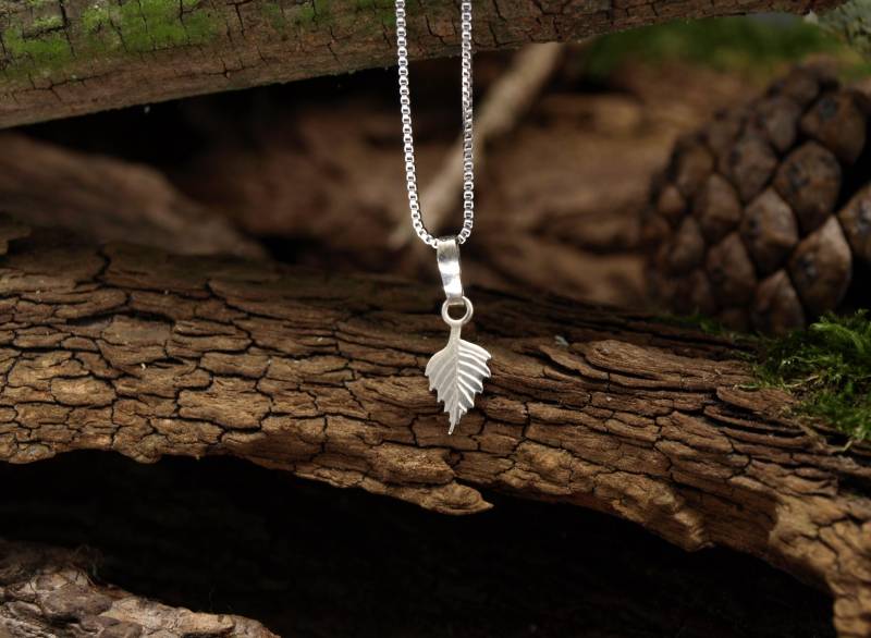 Kleiner Birken Blatt Anhänger Aus Sterlingsilber 925, Mit Kette, Handgefertigt in Deutschland, Geschenk Kleiner Birken Blatt Anhänger Aus Sterlingsilber 925, Mit Kette, Handgefertigt in Deutschland, Geschenk von KudawPellu