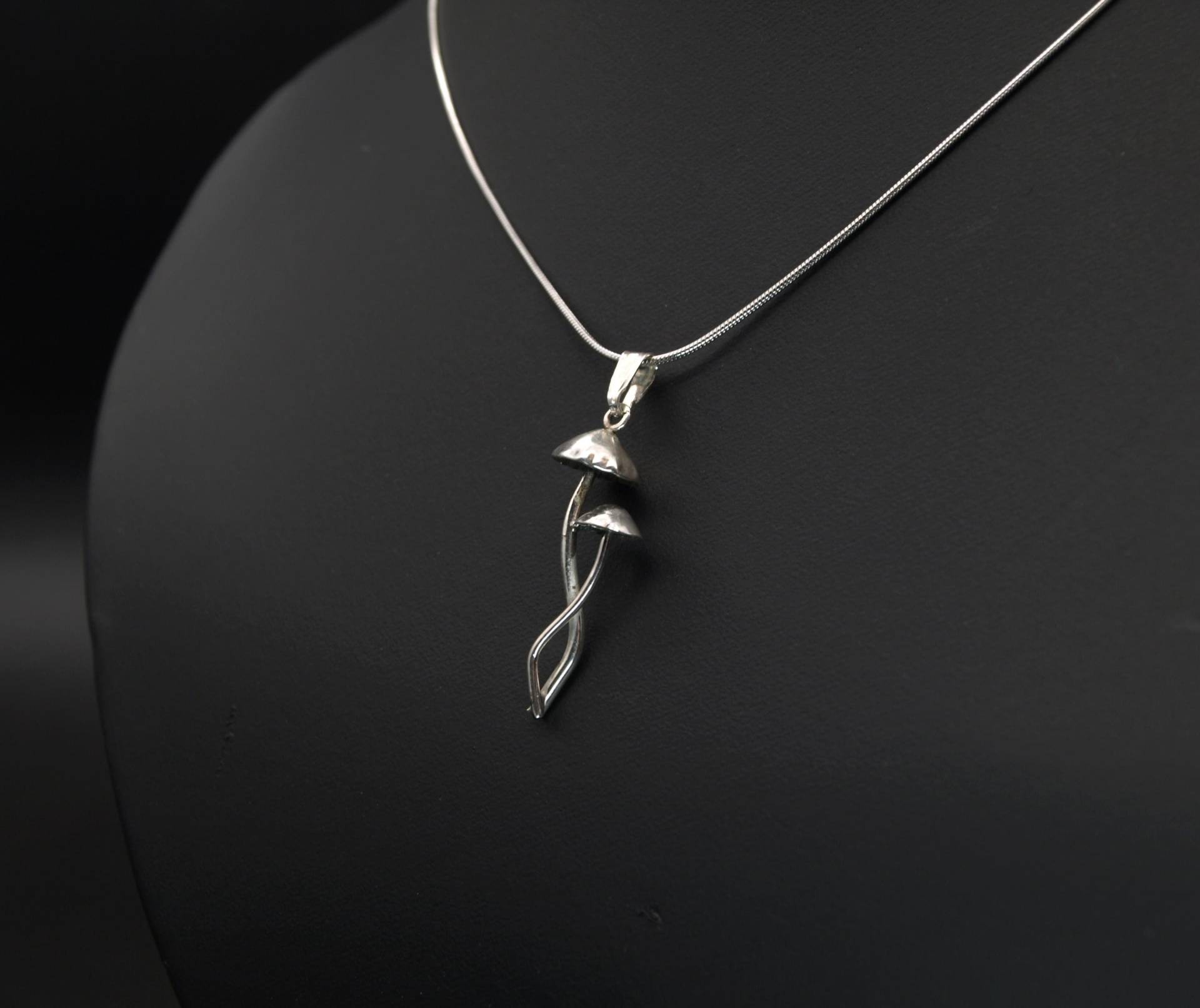 Kleiner Pilz Anhänger Mit Kette, Sterling Silber 925, Handgemacht in Deutschland von KudawPellu