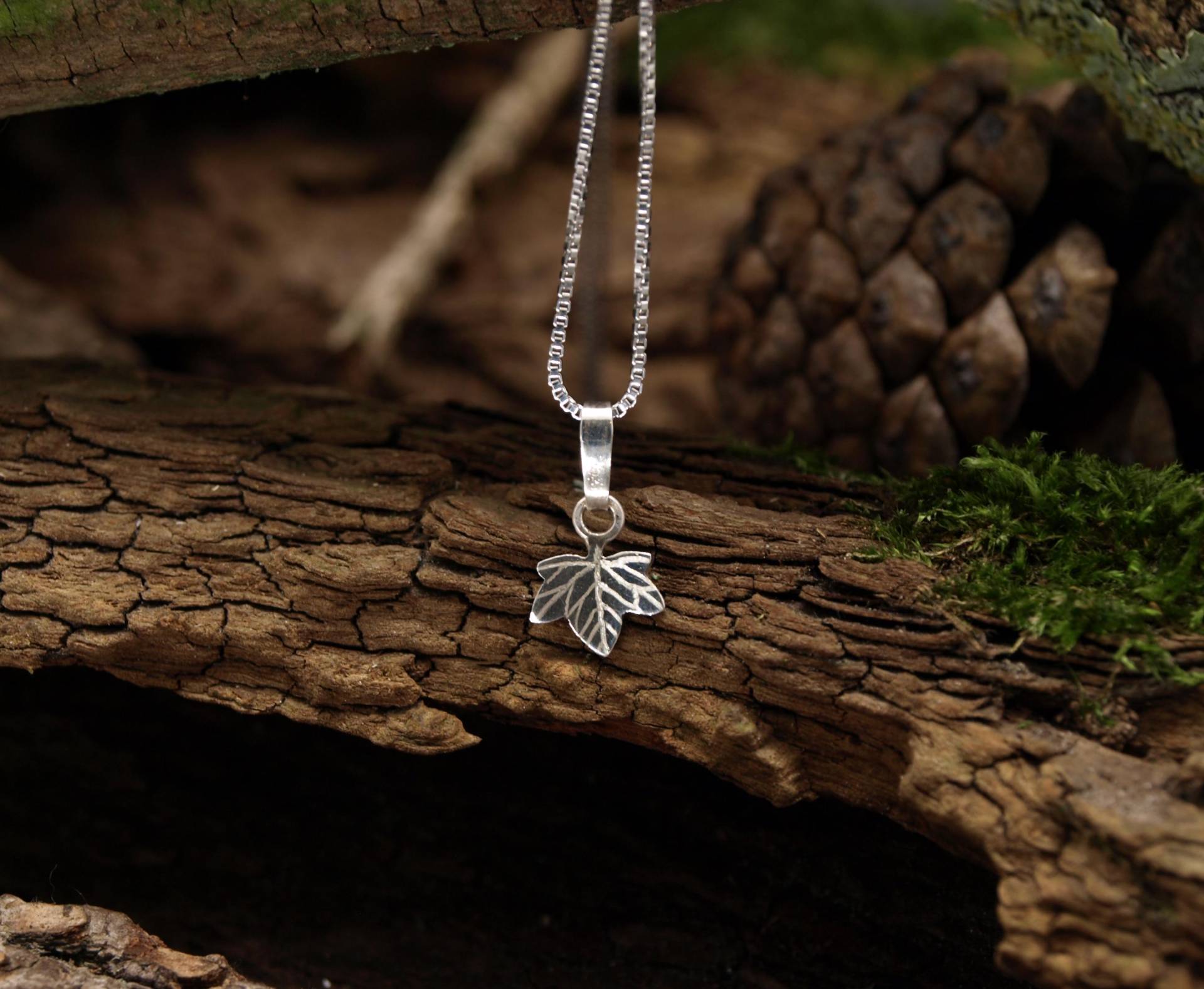 Mini Kleiner Efeublatt Anhänger Mit Kette, Sterlingsilber 925, Handgefertigt in Deutschland, Geschenk von KudawPellu