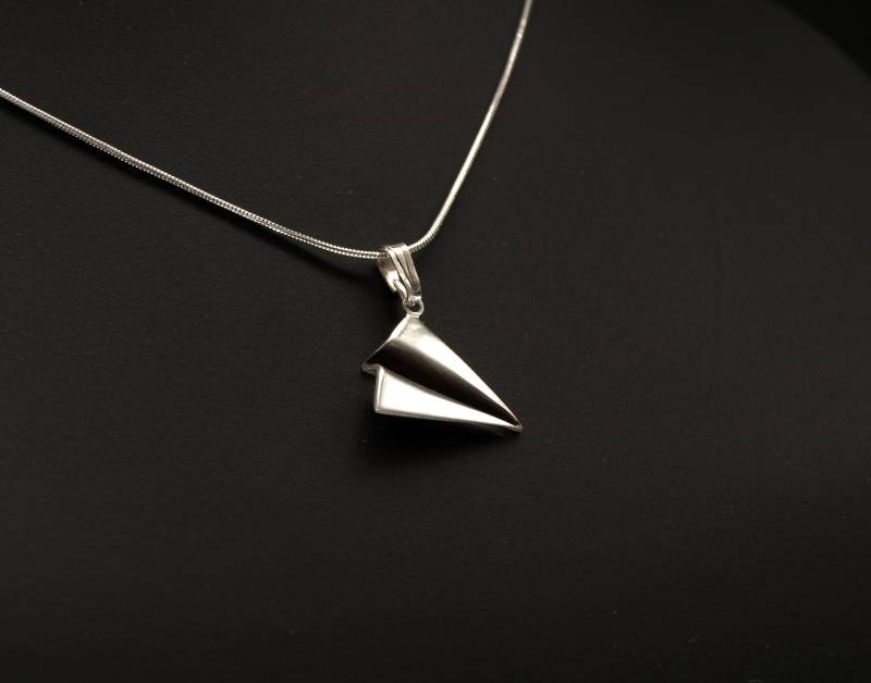 Papierflieger Anhänger in Sterling Silber, Kleines Papierflugzeug Handgefertigt, Geschenk Papierflieger Anhänger in Sterling Silber, Kleines Papierflugzeug Handgefertigt, Geschenk von KudawPellu