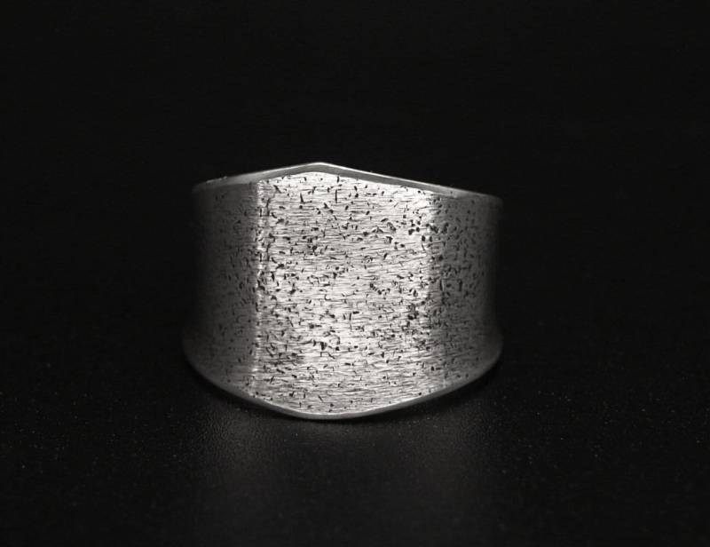 Schildring Silber Grob Gepunktet, Kleiner Sterling Silber, Daumenring Strukturiert, Bandring Geschenk Schildring Silber Grob Gepunktet, Kleiner Sterling Silber, Daumenring Strukturiert, Bandring Geschenk von KudawPellu