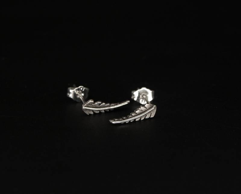 Zarte Kleine Farn Ohrstecker, Mini Ohrringe, Sterling Silber 925, Handgefertigt, Geschenk Zarte Kleine Farn Ohrstecker, Mini Ohrringe, Sterling Silber 925, Handgefertigt, Geschenk von KudawPellu