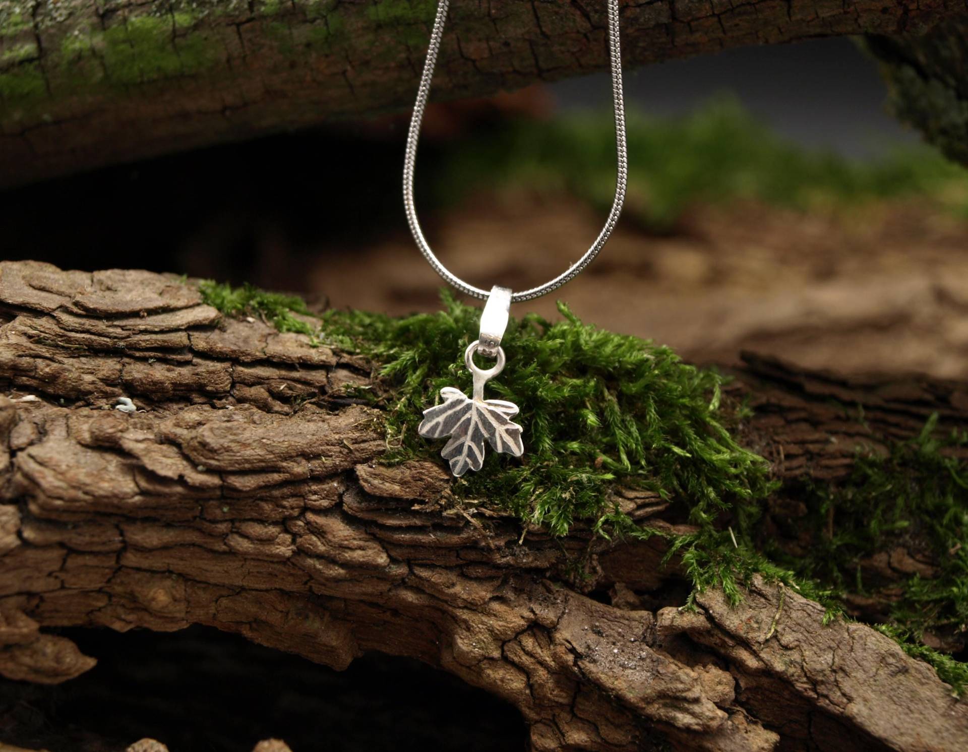 Zarter Feldahorn/ Ahorn Blatt Anhänger Mit Kette, Hergestellt in Deutschland, Geschenk von KudawPellu