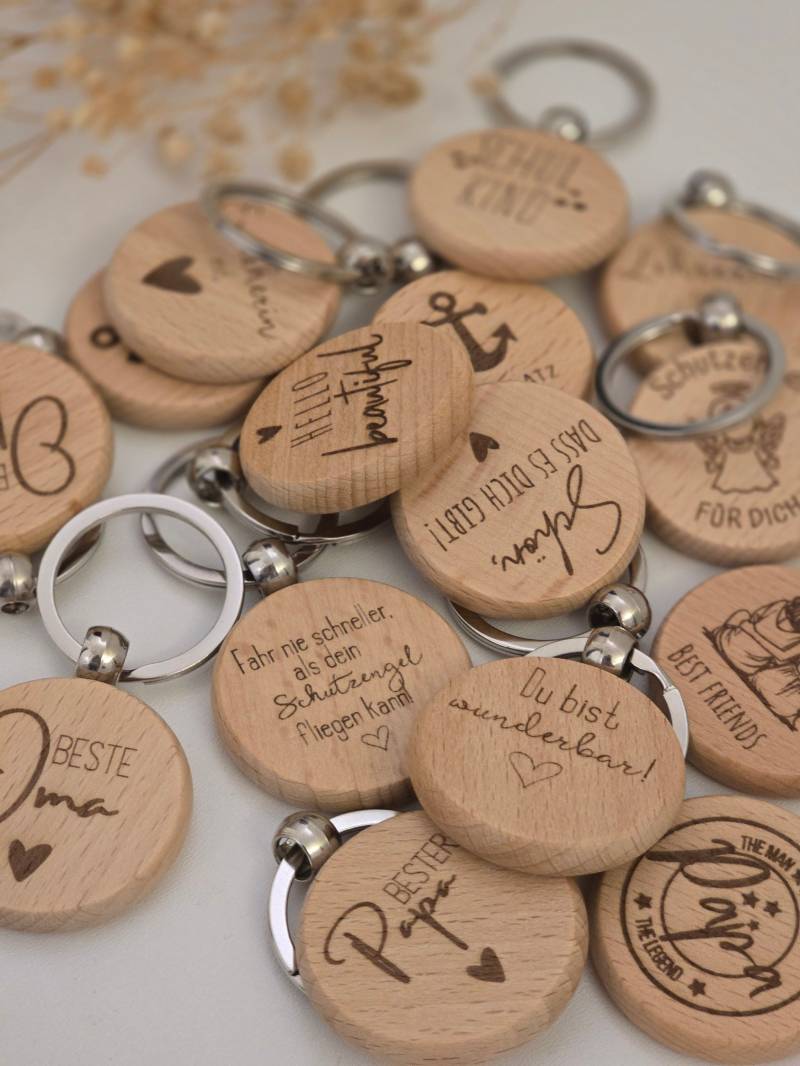 Schlüsselanhänger Mit Gravur | Holz Rund Personalisierte Lehrerin/Erzieherin Herz Beste Schulkind Schlüsselanhänger Mit Gravur | Holz Rund Personalisierte Lehrerin/Erzieherin Herz Beste Schulkind von KuestenGeschenke