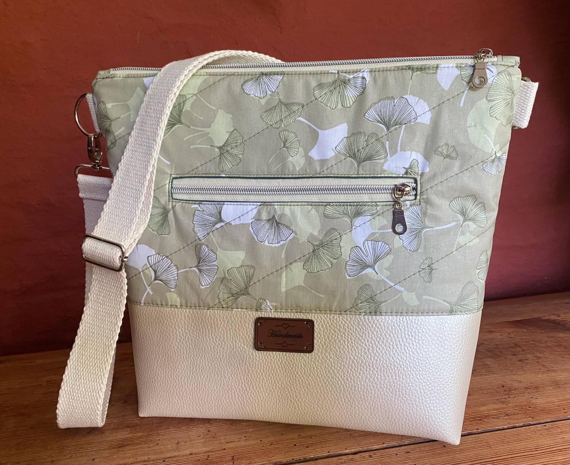 Umhängetasche/ Tasche/ Crossover-Bag/ City-Shopper/ Schultertasche/ Vegan/ Tasche „Ellen" Nr.12/ Ginkgoblätter von KuestenStoff