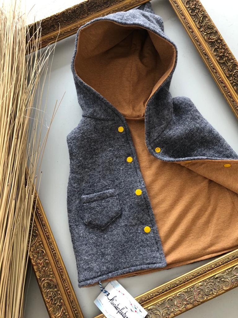 Handgefertigte Gefütterte Walk Weste Mit Zipfelkapuze in Grau Senf Für Babys Und Kinder - Kuschelweiche Wollwalk Gr. 74/80-110/116 von KuestenfieberDesign
